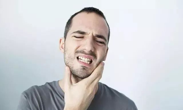6個“兇手”，都會讓你遭受牙痛折磨，有牙病早點醫！