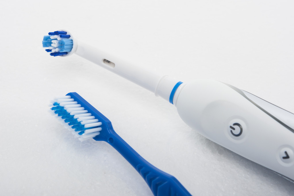 使用電動牙刷不能用普通牙膏你知道嗎？